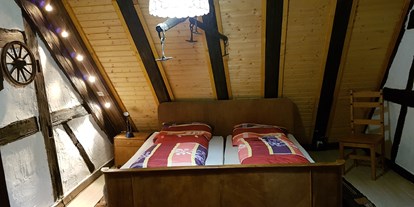Monteurwohnung - Bettwäsche: Bettwäsche gegen Gebühr - Billensbach - 2. OG Schlafzimmer, Wohnzimmer, Bad mit WC und Waschbecken - Markus Hahn