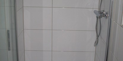 Monteurwohnung - Badezimmer: eigenes Bad - Düren - Dusche - Monteurzimmer A. Simon