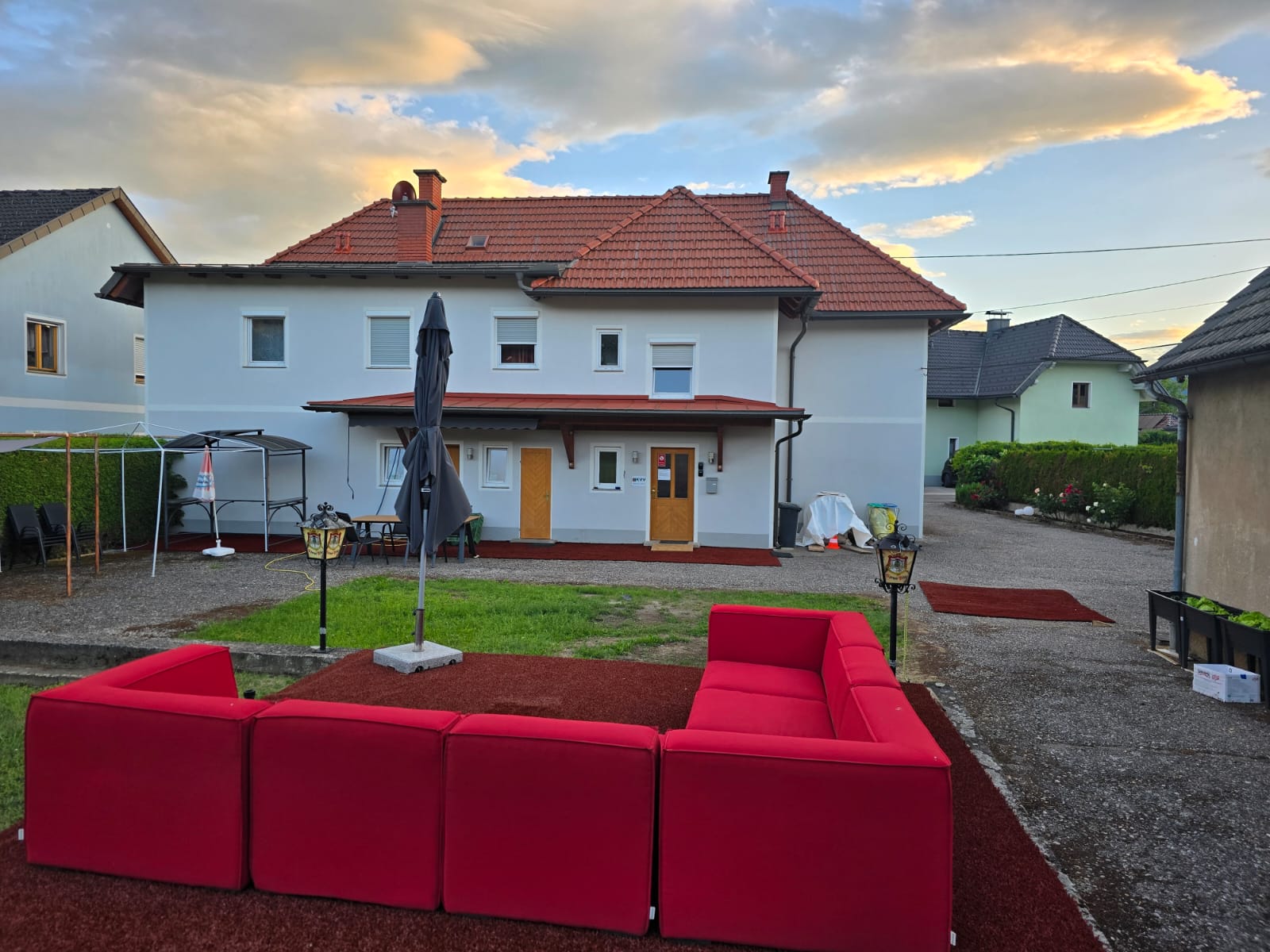 Monteurzimmer - Eingang - KVV-GmbH - Krainz Vermietungs und Veranstaltungs GmbH