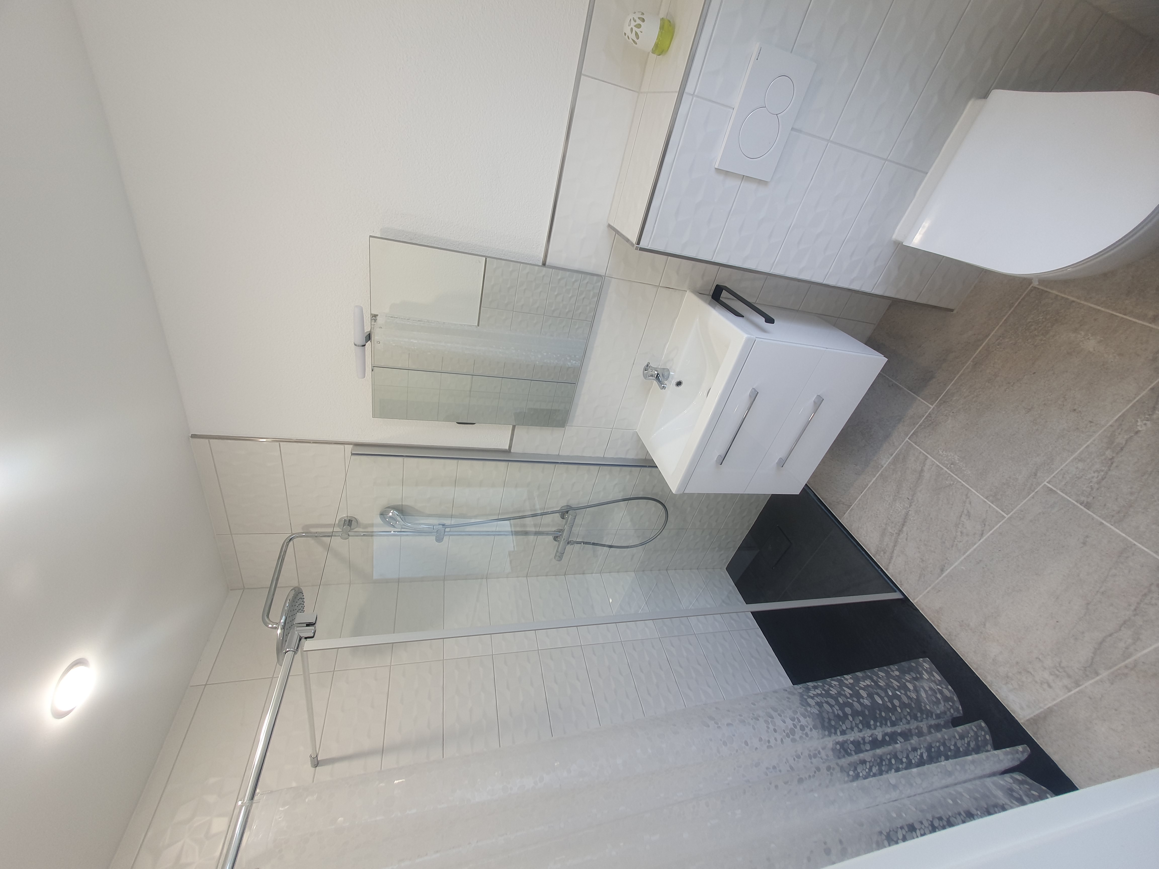 Monteurzimmer - Bad Wohnung 2 - CB Monteurwohnungen Saarlouis-Roden