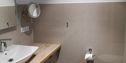 Monteurwohnung - Kühlschrank - Regenstauf - Badezimmer - Aubach 