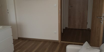 Monteurwohnung - Kühlschrank - PLZ 93080 (Deutschland) - Wohnzimmer/Flur - Aubach 
