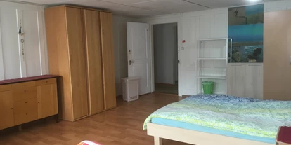 Monteurwohnung - Kühlschrank - Gutenswil - Pension/ Fremdenzimmer für Arbeitstätige