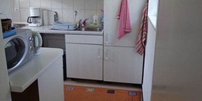 Monteurwohnung - Bettwäsche: Bettwäsche inklusive - PLZ 24146 (Deutschland) - Die Küche. - DIE Ferienwohnung in Kiel-Kronsburg
