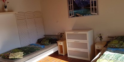 Monteurwohnung - Art der Unterkunft: Ferienwohnung - PLZ 88045 (Deutschland) - Schlafzimmer mit 2 Einzelbetten - Ferienwohnung Monteurzimmer Julian