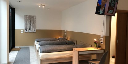 Monteurwohnung - Badezimmer: eigenes Bad - Südtirol - Bozen - Monteurzimmer in Bozen - Zimmer mit 3 Betten in Bozen (Südtirol)
