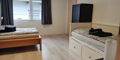 Monteurwohnung - Küche: eigene Küche - Sauldorf (Landkreis Sigmaringen) - Schlafzimmer mit zwei Einzelbetten  - Pfeils Ferienwohnung 