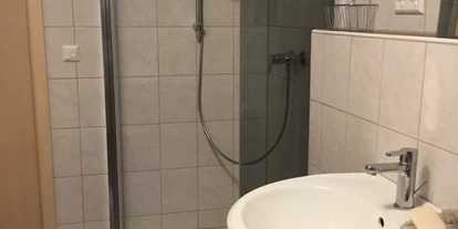 Monteurwohnung - Badezimmer: eigenes Bad - Herdwangen-Schönach - Pfeils Ferienwohnung 