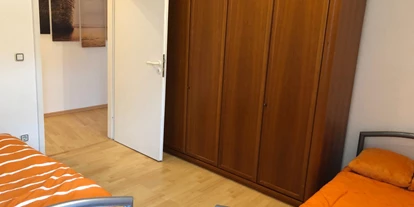 Monteurwohnung - Küche: eigene Küche - PLZ 45891 (Deutschland) - Schlafzimmer 2 mit Einzelbetten - Gelsenkirchen, große Dachgeschosswohnung, 2 bis 5 Personen