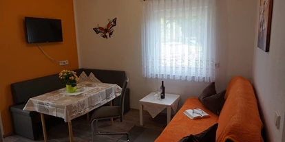 Monteurwohnung - TV - Pretschen - Wohnzimmer Ferienwohnung - Spreewaldfrosch
