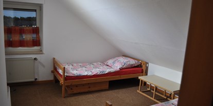 Monteurwohnung - Bettwäsche: Bettwäsche inklusive - PLZ 46395 (Deutschland) - Podestzimmer - Monteurzimmer-Borken -- 8 Einzelbetten in 4 DZ. 2 Bäder