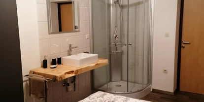 Monteurwohnung - Badezimmer: Gemeinschaftsbad - Einöd (Kapfenberg) - Doppelzimmer  - Manuela Habenbacher