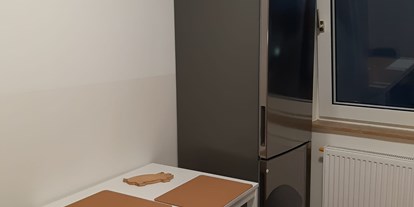 Monteurwohnung - Zimmertyp: Mehrbettzimmer - PLZ 53577 (Deutschland) - Überall große Kühlschränke mit Gefrierfach - Monteur-/Ferienwohnungen Meng nahe Bonn mit Top Ausstattung