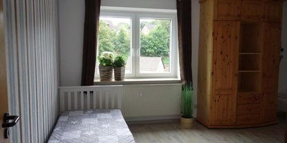 Monteurwohnung - Einzelbetten - Einbeck - Ferienwohnung mit Blick in die Natur - Großes Appartement in Niedersachsen Nähe Göttingen, für bis 5 Personen geeignet