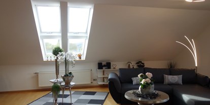 Monteurwohnung - Zimmertyp: Einzelzimmer - Holzminden Silberborn - Große Dachfenster im Wohnbereich - Großes Appartement in Niedersachsen Nähe Göttingen, für bis 5 Personen geeignet