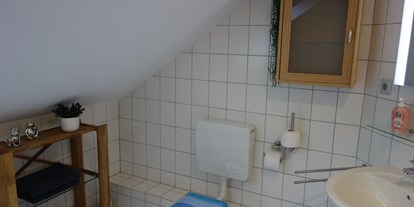 Monteurwohnung - Küche: eigene Küche - Uslar Volpriehausen - Badezimmer voll ausgestattet - Großes Appartement in Niedersachsen Nähe Göttingen, für bis 5 Personen geeignet