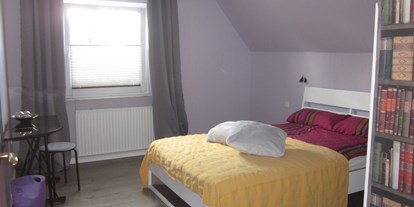Monteurwohnung - Zimmertyp: Doppelzimmer - Wakendorf II - Schlafzimmer / 1.OG - Casa Cerasum