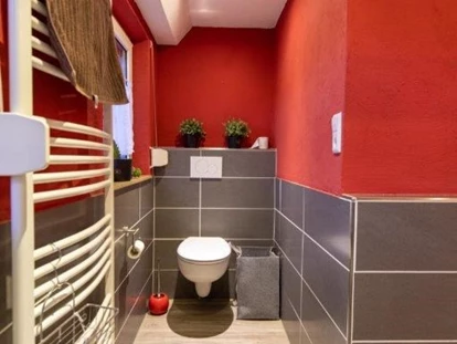Monteurwohnung - Badezimmer: eigenes Bad - Obergröningen - WC - Familie Köder 