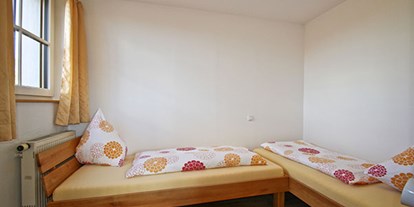 Monteurwohnung - Badezimmer: eigenes Bad - Chiemsee - Weiteres Schlafzimmer für Monteure - Ferienwohnungen und Apartments Zunhammer