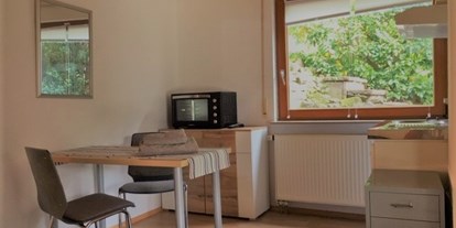 Monteurwohnung - Badezimmer: Gemeinschaftsbad - Althütte Sechselberg - Einzelzimmer mit Küchenzeile - Mainhardter Wald Haus Geiger