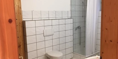 Monteurwohnung - Waschmaschine - PLZ 74545 (Deutschland) - Bad mit Dusche, WC  und Waschmaschine - Mainhardter Wald Haus Geiger