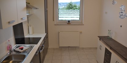 Monteurwohnung - Badezimmer: eigenes Bad - Ammeldingen bei Neuerburg - Ferienwohnung Thiel, Neidenbach nähe Bitburg 