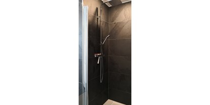 Monteurwohnung - Zimmertyp: Doppelzimmer - Hattert - Bad Dusche  Ferienwohnung Stadtblick - Storch Appertements