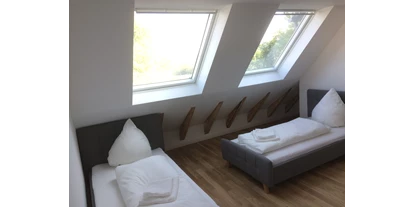 Monteurwohnung - Einzelbetten - Hof (Westerwaldkreis) - Schlafzimmer Ferienwohnung Stadtblick - Storch Appertements