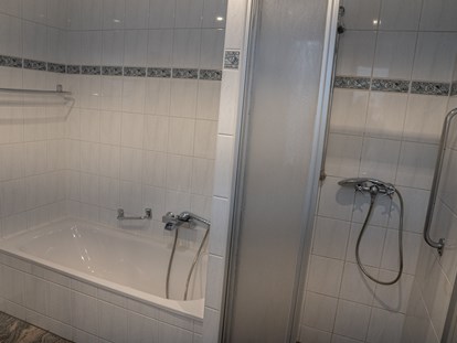 Monteurwohnung - Badezimmer: Gemeinschaftsbad - Weißig am Raschütz - McGoodnight - Monteurwohnung Nähe Dresden, bis zu 10 Pers., ab 13,95€/p.P.