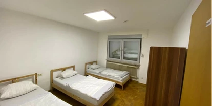 Monteurwohnung - Bettwäsche: Bettwäsche inklusive - Frankfurt am Main Schwanheim - Zimmer  - Monteurzimmer Mühlheim am Main