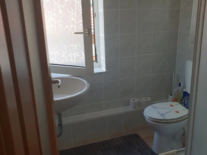 Monteurwohnung - Badezimmer: eigenes Bad - Calden - Apartmenthaus