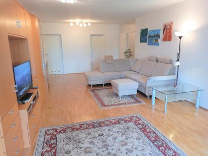 Monteurwohnung - Zimmertyp: Doppelzimmer - PLZ 72631 (Deutschland) - Wohnzimmer, HomeRent Unterkunft in Ostfildern - HomeRent in Ostfildern, Wendlingen, Köngen, Altbach