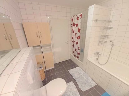 Monteurwohnung - Zimmertyp: Mehrbettzimmer - Schlierbach (Göppingen) - Badezimmer, HomeRent Unterkunft in Ostfildern - HomeRent in Ostfildern, Wendlingen, Köngen, Altbach
