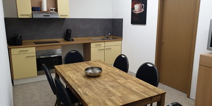 Monteurwohnung - Küche: Gemeinschaftsküche - Langquaid - Küche - VR Monteurzimmer