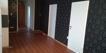 Monteurwohnung - Zimmertyp: Doppelzimmer - PLZ 1100 (Österreich) - Flur der Monteurwohnung in Vösendorf - nahe Wien. - ZIMMER VÖSENDORF
