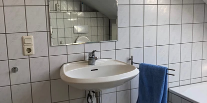 Monteurwohnung - Badezimmer: Gemeinschaftsbad - Lichtenau (Paderborn) - Badezimmer - Ferienwohnung mit 3 Schlafzimmern in Marsberg