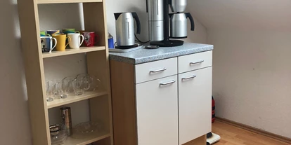 Monteurwohnung - WLAN - Lichtenau (Paderborn) - Küche mit Wasserkocher und Kaffeemaschine ausgestattet - Ferienwohnung mit 3 Schlafzimmern in Marsberg