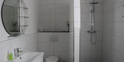 Monteurwohnung - Badezimmer: eigenes Bad - PLZ 64750 (Deutschland) - Badezimmer Gästehaus - Jörgs Gästehaus & Appartment