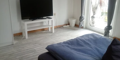 Monteurwohnung - Einzelbetten - Saarlouis - Monteurzimmer mit Fernseher und Balkon - Susanne