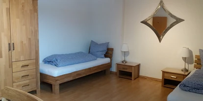 Monteurwohnung - Kühlschrank - Deutschland - Doppelzimmer mit Einzelbetten - Monteurzimmer Cloppenburg