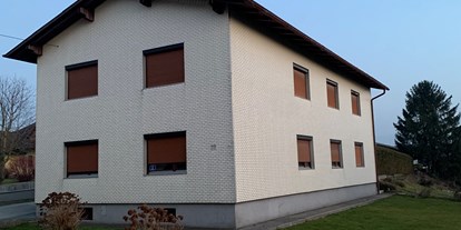 Monteurwohnung - Waasen (Neumarkt an der Ybbs) - Mehrfamilienhaus Ansicht außen - Steinpichl