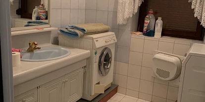 Monteurwohnung - Küche: Gemeinschaftsküche - Igelschwang - Badezimmer mit Waschmaschine und Trockner - Steinpichl