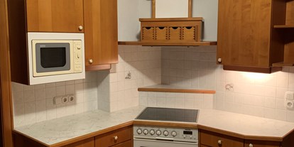 Monteurwohnung - Zimmertyp: Einzelzimmer - Lonitzberg - Vollausgestattete Küche mit Geschirr  - Steinpichl