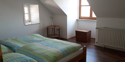 Monteurwohnung - Kühlschrank - Ein weiteres Schlafzimmer - Ferienwohnung "Wohnglück" im Gasthaus "Zur Krone"