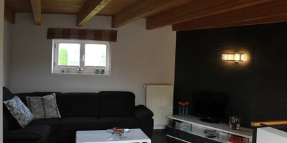 Monteurwohnung - Zimmertyp: Einzelzimmer - PLZ 48161 (Deutschland) - Wohnbereich der größeren Wohnung mit Schlafcouch - Ferienwohnungen Stenzel in Laer bei Münster