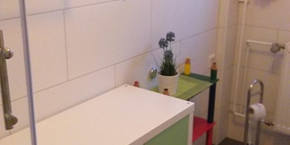 Monteurwohnung - Badezimmer: Gemeinschaftsbad - Monika