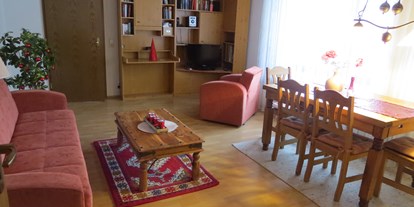 Monteurwohnung - Zimmertyp: Doppelzimmer - Grünenbach - Wohnzimmer - Ferienhaus Ziegler
