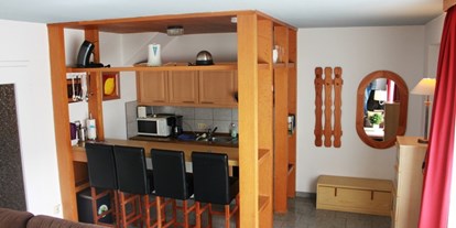 Monteurwohnung - Küche: eigene Küche - Nordseeküste - Barhocker und Gemeinschaftsküche - Wohnung 1- 4
