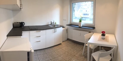 Monteurwohnung - Küche: eigene Küche - Esstisch - Krummenackerstraße