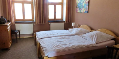 Monteurwohnung - Badezimmer: eigenes Bad - Söhrewald - Schlafzimmer mit zwei Einzelbetten - TOP-Ferienwohnung für Monteure nähe Kassel (A7)